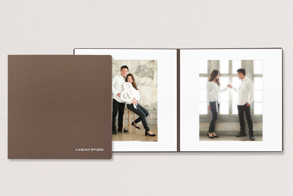 キャビネ写真2枚(台紙付)