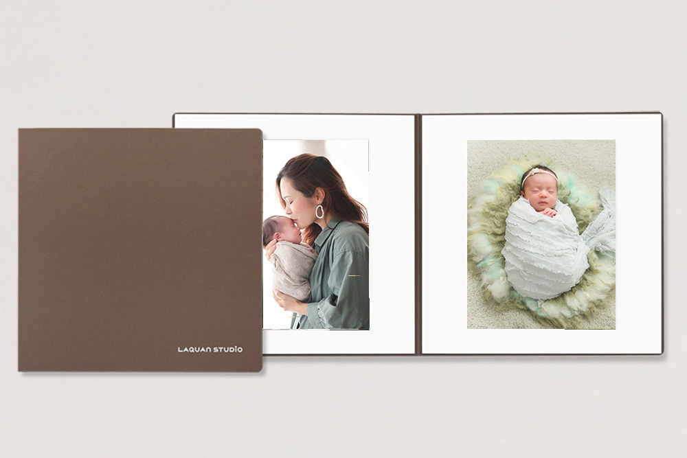 キャビネ写真2枚(台紙付)