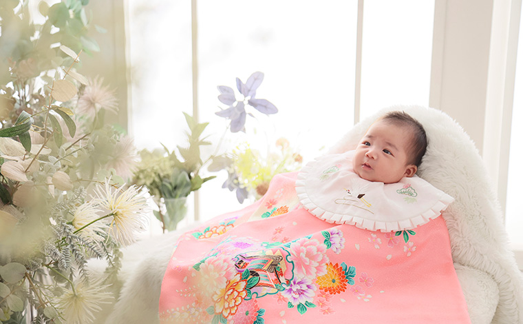 しつけ糸をほどく様子