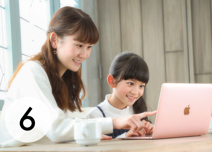 写真を選んでいる様子