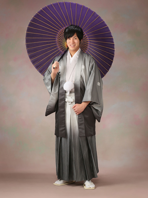 紋付袴グレーの画像
