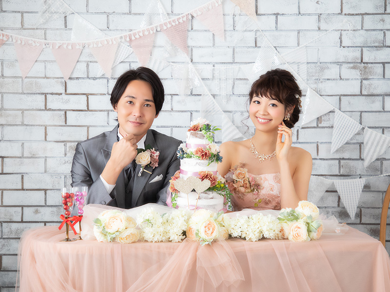 幸せオーラいっぱいのお茶目なポーズも