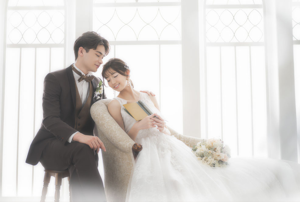 スタジオ内の新郎新婦の写真